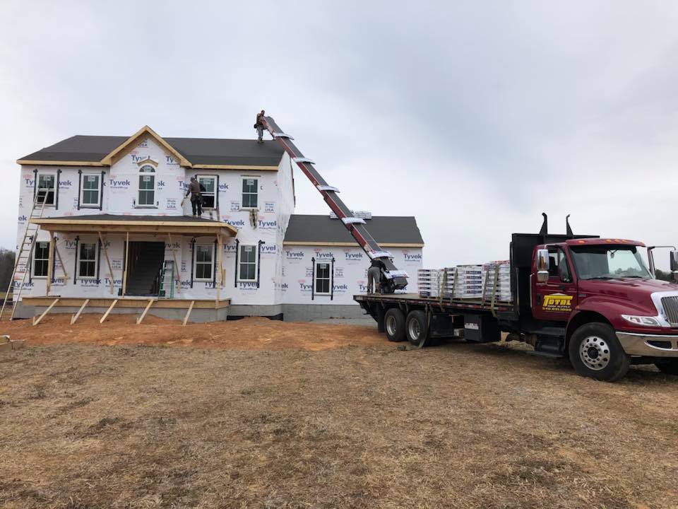 Roofing-NewConstruction-TruckUnload 041218